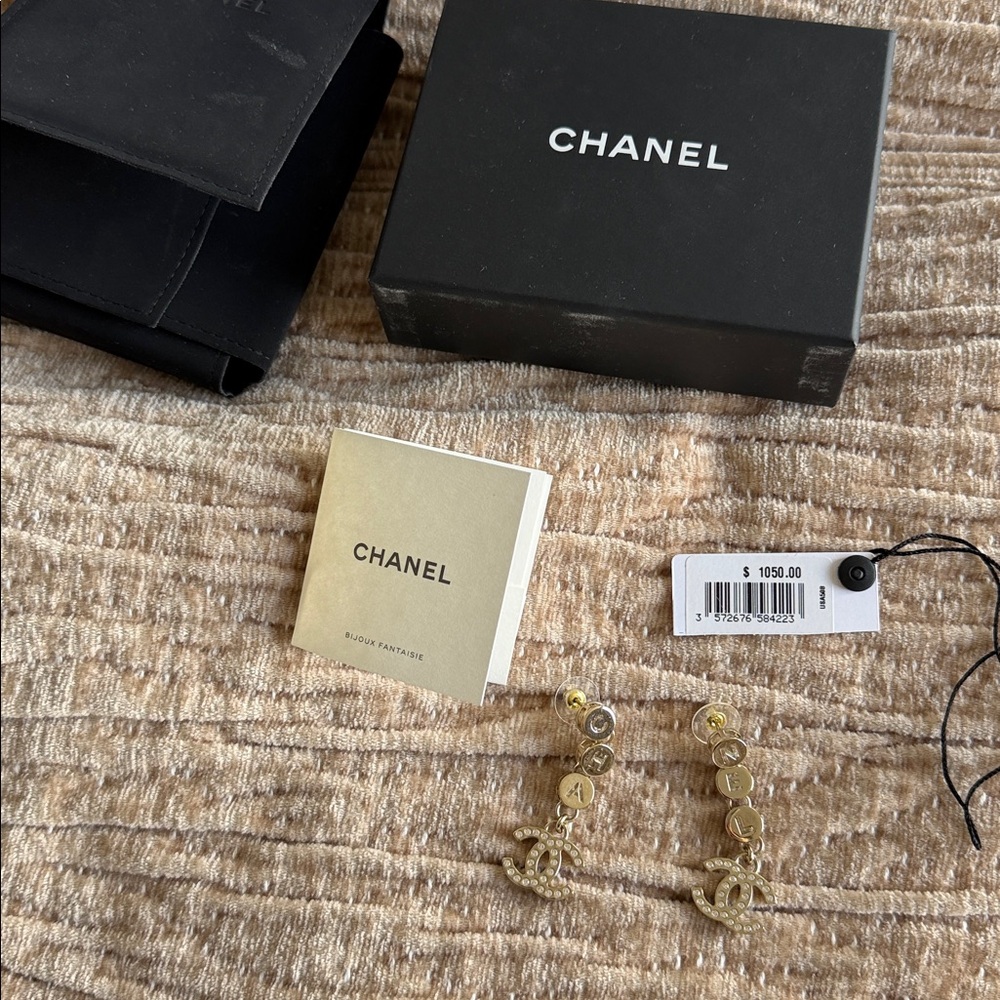 Chanel dangle earrings - Picture 2 of 5
